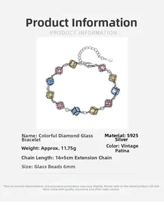 Macro d'un bracelet en argent S925 avec perles de verre de 6mm et zircons scintillants