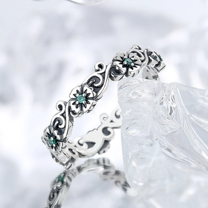 Vintage S925 sterling silver rose ring with green zircon stones on ice display