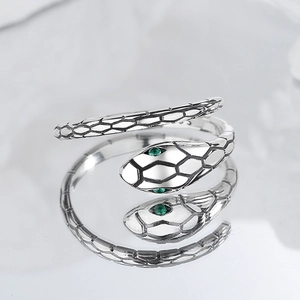 Retro 925 sterling silver snake ring with green gem eyes and detailed scale texture