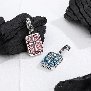 S925 Sterlingsilber böhmische rechteckige Kreuzanhänger mit roter und blauer Emailleglasur