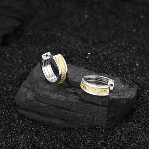 S925 silver hoop earrings with two-tone embossed vine texture on black stone base