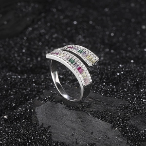 S925 Sterling Silber Regenbogen Zirkon Ring mit bunten Steinen im Baguette-Schliff