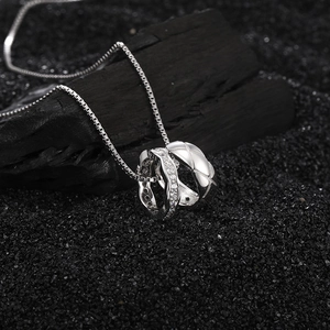 S925 sterling silver interlocking rings necklace with pavé diamonds and rhombus pattern