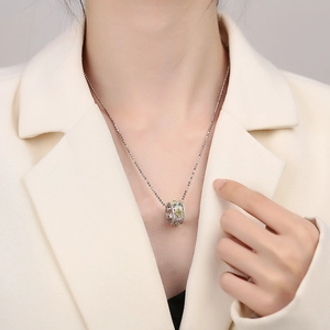 S925 silver four-leaf clover pendant necklace with colorful zircon on a delicate bead chain