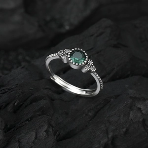 S925 sterling silver vintage ring with round green gemstone and side zircon accents