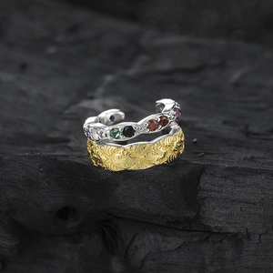 Adjustable S925 silver rings with colorful zircon and engraved feather details on dark wood
