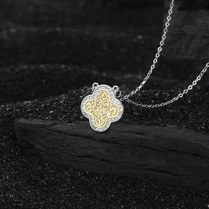 Elegant S925 silver four-leaf clover pendant necklace with gold arabesque engraving