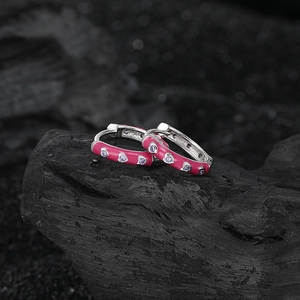 S925 Sterling Silber Creolen mit rosa Emaille und lila herzförmigen Zirkonia-Steinen