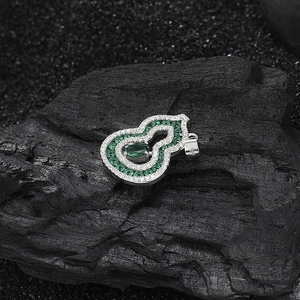 Pendentif Wu Lou élégant en argent S925 orné de zircons verts au style raffiné