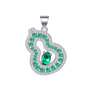 Pendentif gourde élégant en argent s925 orné de zircons verts au design luxueux
