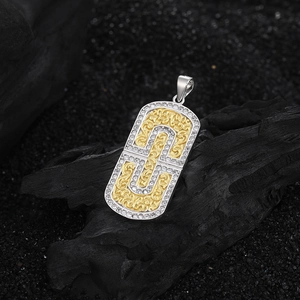 Pendentif élégant en argent S925 avec gravure arabesque dorée et pierres de zircone