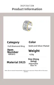 Makro-Detail des S925-Silberrings mit goldenen Blütenkanten und Diamant-Pavé-Besatz