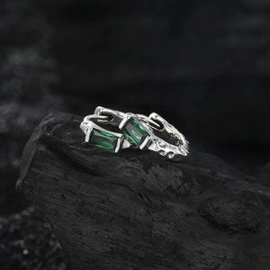 S925 sterling silver earrings with green zircon and crater texture in retro style