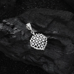 Pendentif cœur en argent S925 avec motif vague en maille et pierres pavées scintillantes