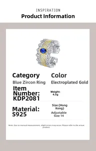 Détail de bague en argent s925 alvéolée avec zircon bleu et placage à l'or