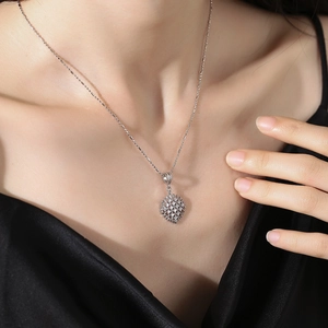 Collier avec pendentif cœur ananas en argent S925 serti de zircons scintillants
