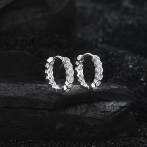 Orecchini a cerchio in argento S925 a nido d'ape con pietre micro-pavé di zirconi