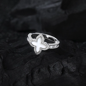 S925 sterling silver four-leaf clover ring with white mother-of-pearl inlay and carvings