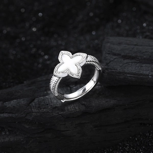 Adjustable S925 sterling silver four-leaf clover ring with white mother of pearl inlay