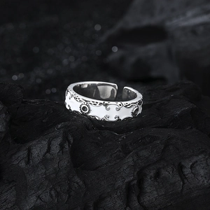 Vintage s925 sterling silver open ring with white enamel and retro floral patterns