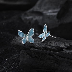 Boucles d'oreilles papillon en argent S925 avec émail bleu dégradé et des zircons