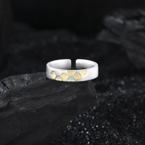 Modern S925 sterling silver honeycomb open ring with gold sandblasted geometric design