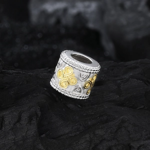 Charm S925 argent massif noeud celtique bicolore or et argent avec texture tressée fine
