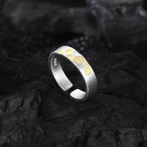 S925 sterling silver honeycomb ring with frosted gold finish and adjustable open design