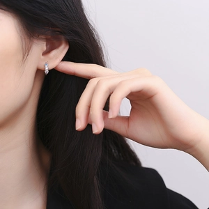 Elegant s925 silver flower stud earrings with sparkling blue and white cubic zirconia stones