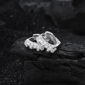 Boucles d'oreilles créoles luxueuses en argent S925 avec texture cratère et zircons