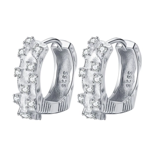 Boucles d'oreilles créoles S925 argent avec texture de cratère et zircons cubiques brillants