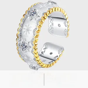 Macro detail of S925 sterling silver ring showing retro star texture and gold-plated wavy edge