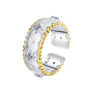 Vintage S925 sterling silver ring featuring a brushed texture and zircon star detail