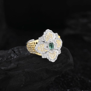 Luxurious S925 silver floral ring with green gemstone and hollow honeycomb pattern
