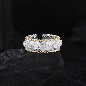 Vintage S925 sterling silver ring with gold edges and zircon star pattern in two-tone finish