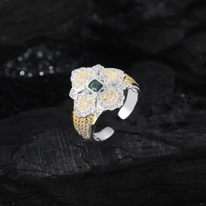 S925 silver honeycomb snowflake ring with emerald gemstone and gold petal details