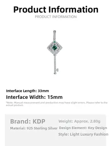 Vue détaillée d'un pendentif clé iris en argent 925 avec une pierre verte et dimensions