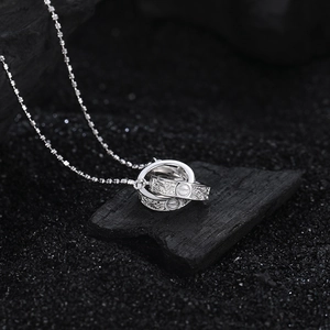 S925 sterling silver interlocking double ring necklace with engraved floral pattern