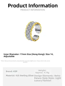 Détail de la bague en argent S925 avec motif dentelle alvéolée et placage bicolore doré