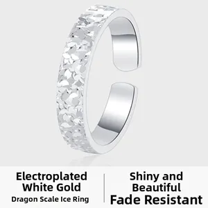 Nahaufnahme der S925 Sterlingsilber Drachenschuppen-Textur und Platin-beschichteten Ring