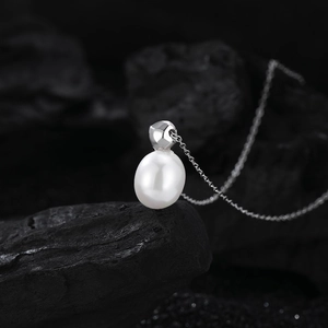 Collier élégant en argent S925 doté d'un pendentif en perle d'eau douce blanche de qualité