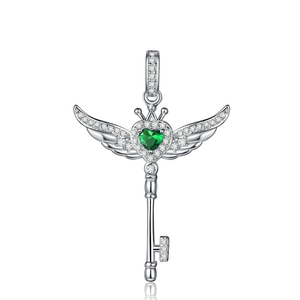 Collana chiave ali d'angelo in argento S925 con cuore verde e cristalli scintillanti