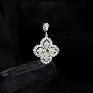 S925 sterling silver hollow snowflake pendant with green emerald and diamonds