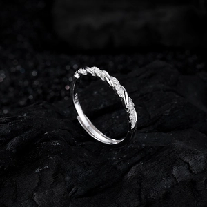 Elegante anello Mobius in argento sterling S925 con zirconi cubici e fascia regolabile