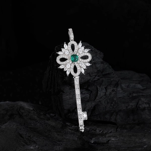 Pendentif clé luxueux en argent S925 avec motif fleur et pierre précieuse verte