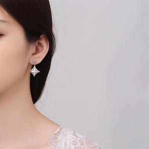 Elegant S925 sterling silver four-leaf clover earrings with white mother of pearl inlay