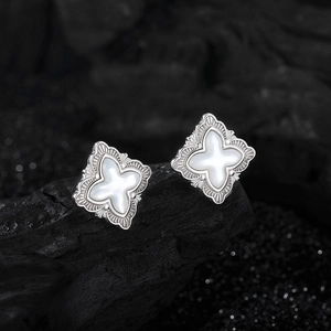 Boucles d'oreilles trèfle vintage en argent S925 avec nacre sur socle de roche