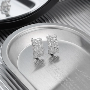 Boucles d'oreilles créoles S925 en argent avec dentelle évidée et zircons blancs
