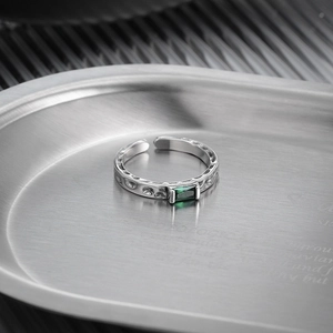 Retro S925 silver ring with emerald-green square gemstone and crater texture design