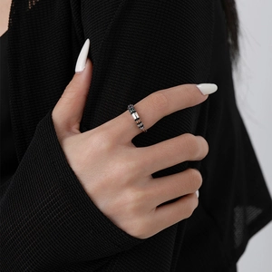 S925 sterling silver vintage ring with colorful zircon stones worn on hand